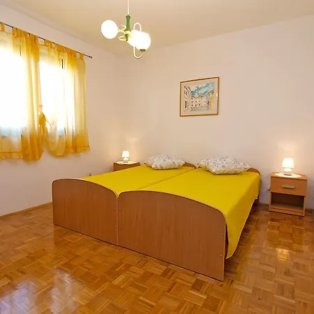 Gortanova 942 *